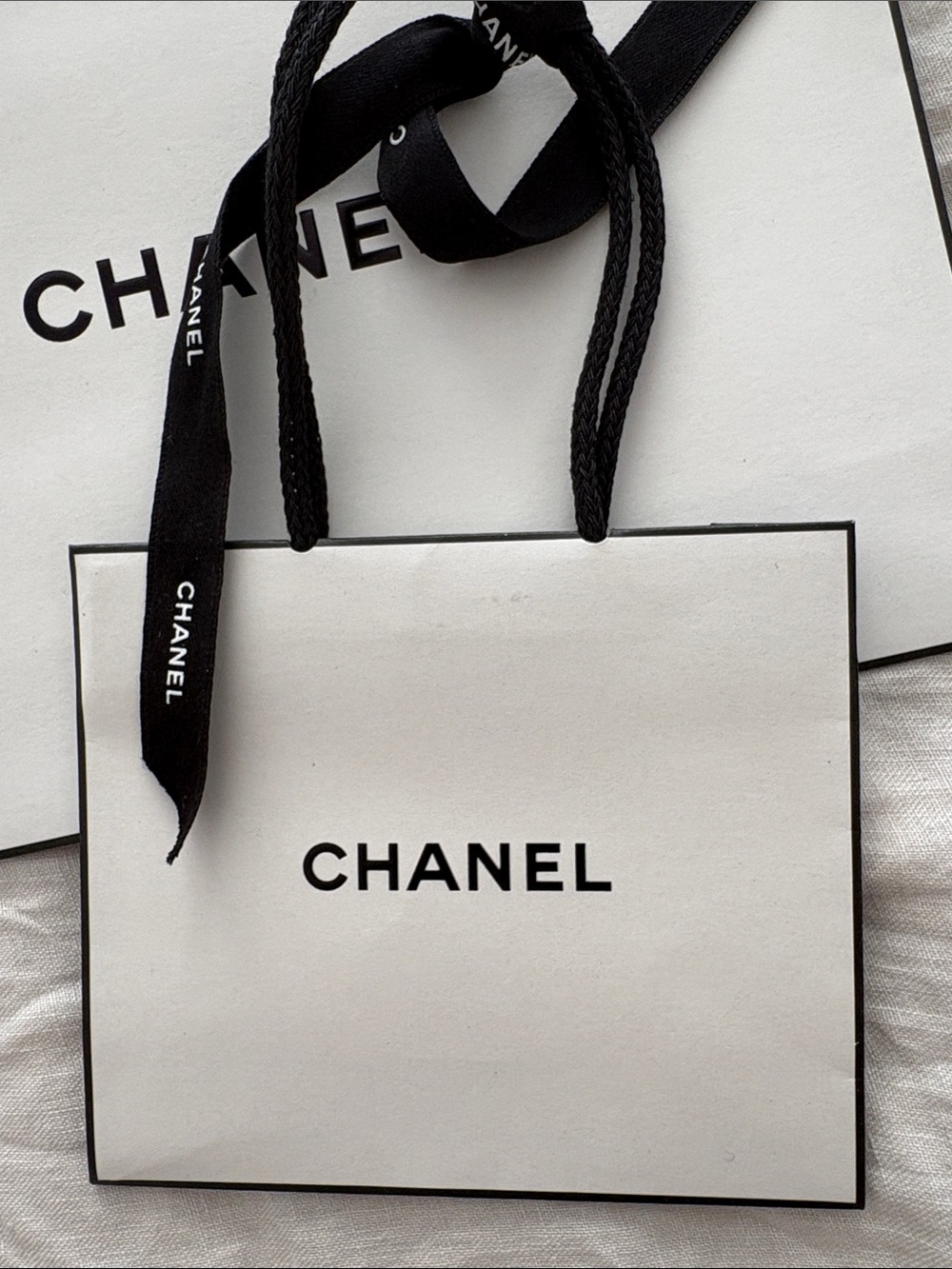Chanel Shopping bags w ribbon - Picture 2 of 3